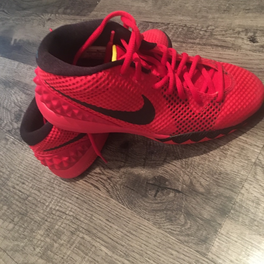 Nike Kyrie 1 (GS) Size 6Y